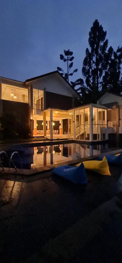 Villa Aurora Cisarua Exterior foto